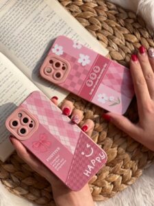 قاب موبایل آیفون سری لبخند صورتی چهارخونه محافظ لنزدار - تصویر 2