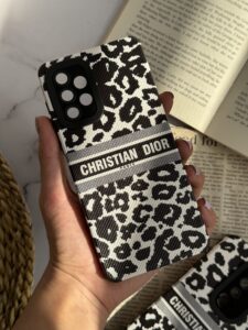 قاب موبایل سامسونگ کریستین دیورپاریس دوربین قلبی محافظ لنز سیاه و سفید