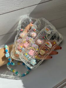 قاب موبایل شیائومی اپوکسی بیرنگ روز شاد خرس و خرگوش برجسته + آویزست - تصویر 3