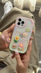 قاب موبایل ( آیفون ) قورباغه و نیلوفرآبی + بندست بابونه - تصویر 3