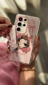 قاب موبایل ( آیفون - سامسونگ ) خرگوش میس یو پاپیون گل رز بندست - تصویر 3