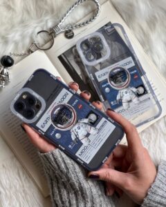 قاب موبایل آیفون آرمسترانگ کره ماه فضایی آبی محافظ لنزدار - تصویر 2