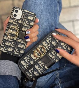 قاب موبایل آیفون دیور چرم و پارچه ای قفل فلزی جاکارتی - تصویر 2