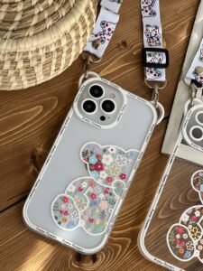 قاب موبایل آیفون خرس بهاری گوش دار پشت بیرنگ + بند آویز بلند - تصویر 3