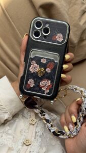قاب موبایل آیفون گل رزا نرا جاکارتی دار + بندست اسکارف - تصویر 2