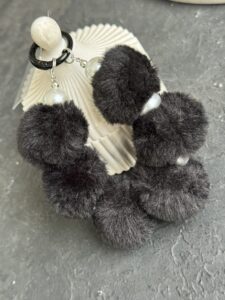 بند آویز توپی پشمالو