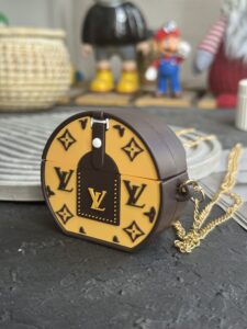 کاور ایرپاد لویی ویتون گرد سیلیکونی + بند بلند زنجیری - تصویر 2