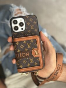 قاب موبایل آیفون لویی ویتون بگی والت جاکارتی - تصویر 3