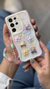 قاب موبایل ( سامسونگ - آیفون ) خرگوش و خرس بامزی + بندست بابونه - تصویر 3