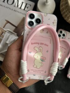 قاب موبایل آیفون خرگوش بانی گاردن گل رز ریز جاکارتی و بندست - تصویر 2