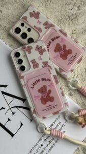 قاب موبایل ( آیفون _ سامسونگ ) خرس کوچولو تدی جاکارتی پاپیون بند عروسکی - تصویر 2