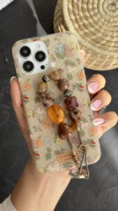 قاب موبایل آیفون خرگوش باغ جادویی + بندست مخملی - تصویر 2