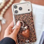 قاب گوشی موبایل پلنگی قهوه ای با آویز قلبی (کد my0165)