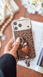 قاب گوشی موبایل پلنگی قهوه ای با آویز قلبی (کد my0165)