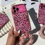 قاب گوشی موبایل آیفون كلاسيك پلنگي صورتی با آويز / Classic Leo Pink +pendant (کد my0321)